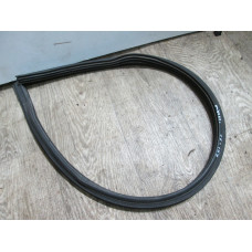  Уплотнитель капота к  Volkswagen  Golf,  1996