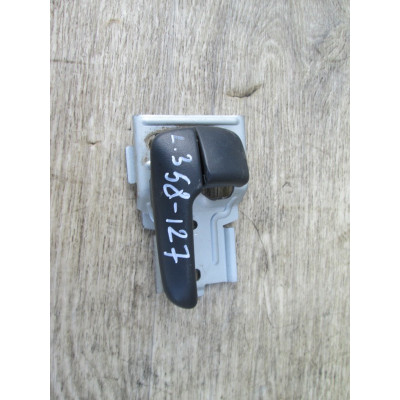  Ручка внутренняя задняя левая к  Mazda  626,  1996