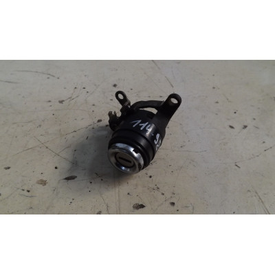  Личинка дверного замка к  Audi  100,  1988