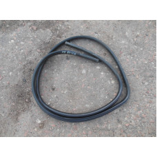  Уплотнитель двери передней правой к  Nissan  Primera,  2001