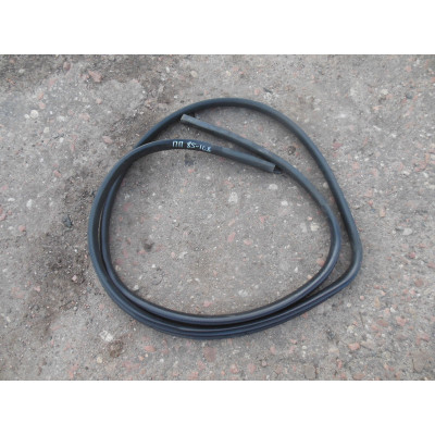  Уплотнитель двери передней правой к  Nissan  Primera,  2001