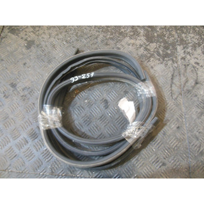  Уплотнитель багажника к  Alfa Romeo  146,  1999