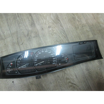  Щиток приборов (приборная панель) к  Opel  Omega,  1996