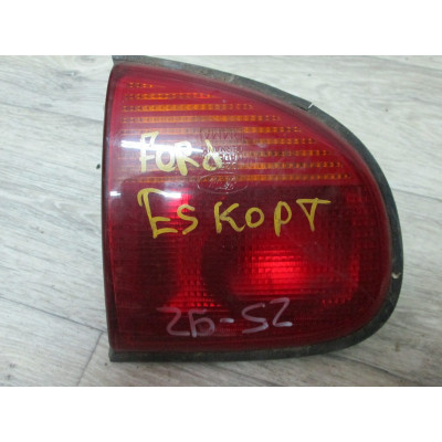  Фонарь задний правый к  Ford  Escort,  1999