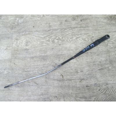  Щеткодержатель (поводок стеклоочистителя, дворник) к  Mazda  626,  1996