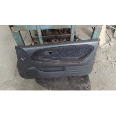  Обшивка двери передней правой (дверная карта) к  Mitsubishi  Colt,  1998