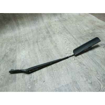 Щеткодержатель (поводок стеклоочистителя, дворник) к  Mitsubishi  Space Wagon,  1996