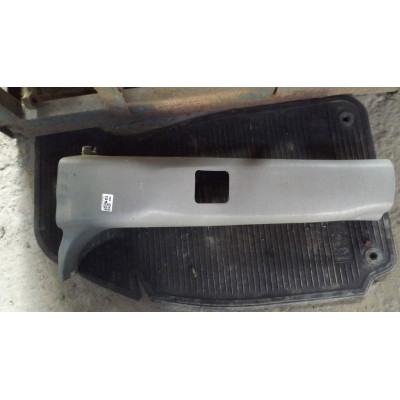  Обшивка стойки центральной левой к  Dodge  Grand Caravan,  2002