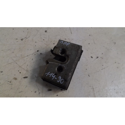  Замок двери передней правой к  Audi  100,  1988