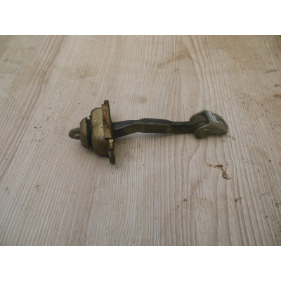  Ограничитель открывания двери передней к  Nissan  Primera,  1998