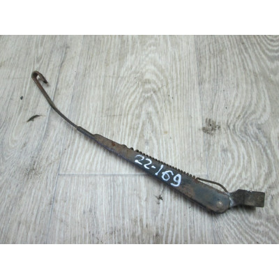  Щеткодержатель задний к  Mitsubishi  Lancer,  1994