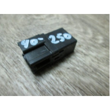  Реле (прочие) к  Mitsubishi  Space Wagon,  1996