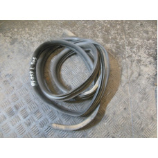  Уплотнитель двери задней левой к  Alfa Romeo  146,  1999