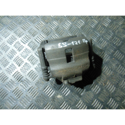  Суппорт передний правый к  Nissan  Primera,  2001