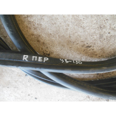  Уплотнитель двери передней правой к  Renault  Megane,  1999