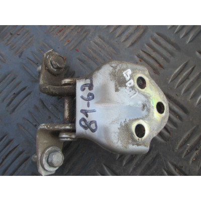  Петля двери передней правой к  Mitsubishi  Galant,  1998