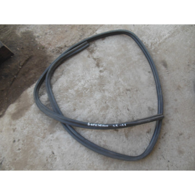 Уплотнитель багажника к  Renault  Megane,  1999