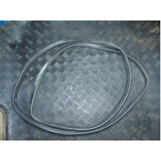  Уплотнитель багажника к  Mercedes  E W210,  2001