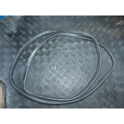  Уплотнитель багажника к  Mercedes  E W210,  2001