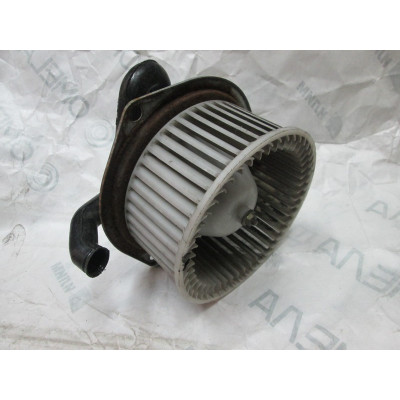  Моторчик печки к  Mazda  626,  2001