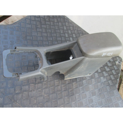 Консоль салона (кулисная часть) к  Mitsubishi  Galant,  1998