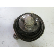  Кулак задний левый к  Nissan  Sunny,  1993