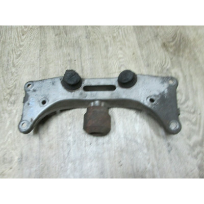  Кронштейн КПП к  BMW  7 E38,  1999