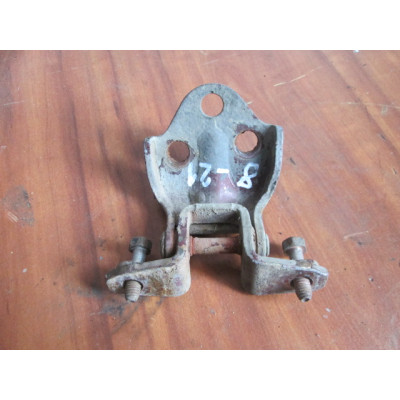  Петля двери к  Mitsubishi  Galant,  1995