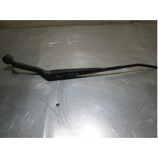  Щеткодержатель (поводок стеклоочистителя, дворник) к  Mazda  323,  1997