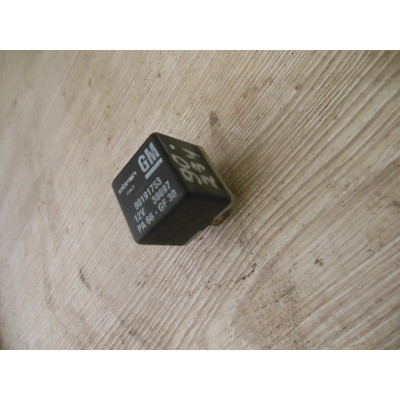  Реле бензонасоса к  Opel  Vectra,  1998