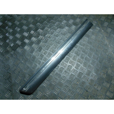  Накладка двери задней правой к  Mercedes  E W210,  2001