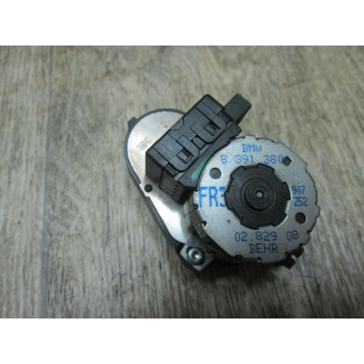  Моторчик заслонки печки к  BMW  7 E38,  1999