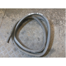  Уплотнитель двери задней правой к  Alfa Romeo  146,  1999