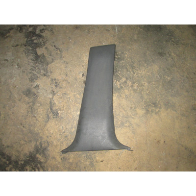  Обшивка стойки центральной правой к  Mitsubishi  Galant,  1995