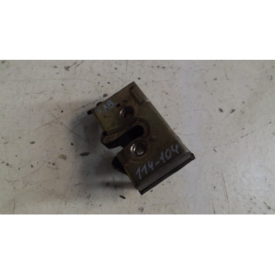 Замок двери задней левой к  Audi  100,  1988