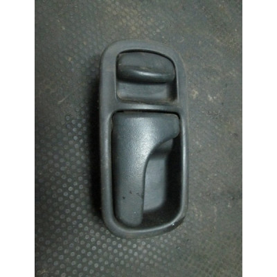  Ручка внутренняя передняя левая к  Nissan  Primera,  1993