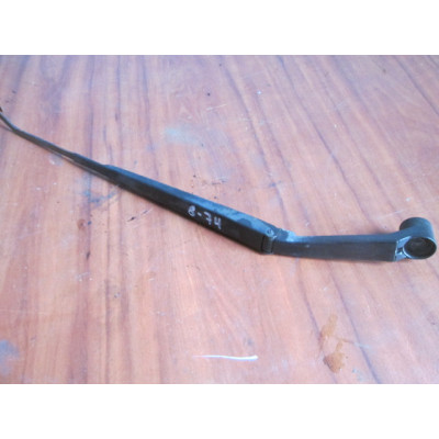 Щеткодержатель (поводок стеклоочистителя, дворник) к  Mitsubishi  Galant,  1995