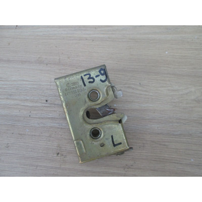  Замок двери задней левой к  Audi  100,  1985