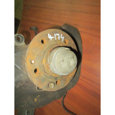  Ступица передняя правая к  Mercedes  C W202,  1998