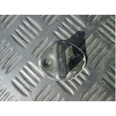  Ответная часть (скоба) замка двери к  Mitsubishi  Galant,  1998