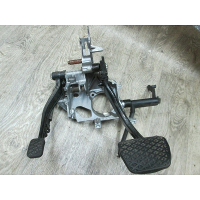  Узел педальный (блок педалей) к  BMW  7 E38,  1999