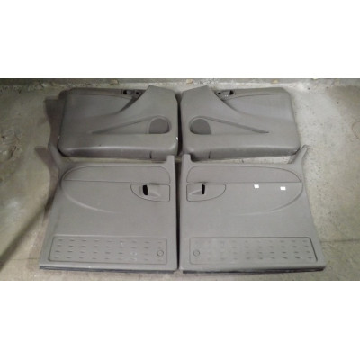  Обшивка двери (дверная карта) комплект к  Dodge  Grand Caravan,  2002