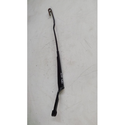  Щеткодержатель (поводок стеклоочистителя, дворник) к  Volkswagen  Golf,  1994