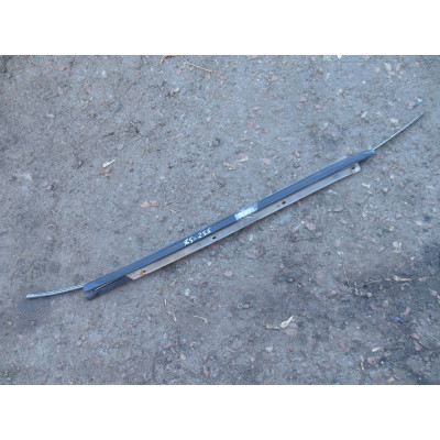  Молдинг стекла лобового к  Nissan  Primera,  2001