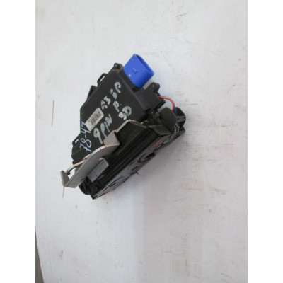  Замок двери передней правой к  Skoda  Octavia,  2001