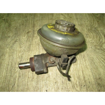  Цилиндр тормозной главный к  Audi  100,  1989