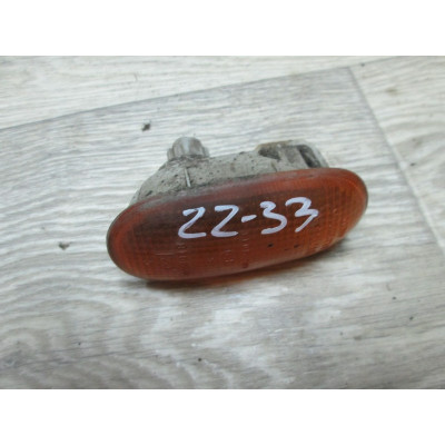  Повторитель передний левый к  Mitsubishi  Lancer,  1994