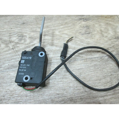  Активатор замка крышки топливного бака к  Opel  Omega,  1998