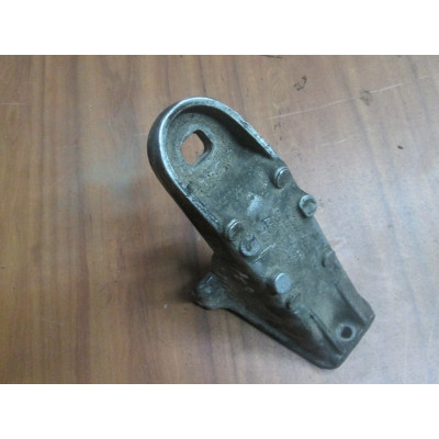  Кронштейн двигателя к  Audi  100,  1985