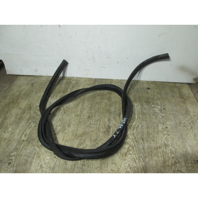  Уплотнитель двери задней левой к  Fiat  Punto,  1998